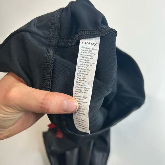 Spanx Leggings Women's 1X Black Faux Leather High Rise High Waisted Pull On - Picture 5 of 8